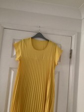 ladies midi-maxi yellow pleated dress. Sleeveless. Side pockets. Size M