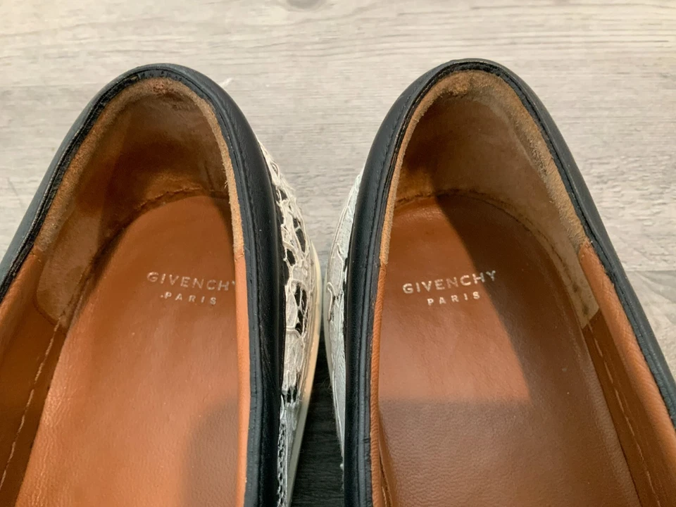 Zapatilla deportiva sin cordones Givenchy blanca y negra con encaje floral talla 8,5 (US) 38,5 (UE) Foto 3 de 4