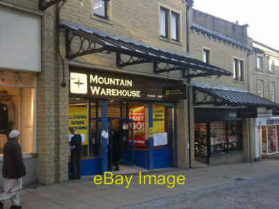 Photo 6x4 Mountain Warehouse closing down sale - Woolshops, Halifax This  c2011