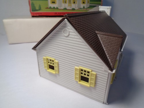 PLASTICVILLE 1 1/2 STORY RANCHER.W/BOX. COMPLETE. WHITE,BROWN,YELLOW TRIM. - Picture 15 of 18