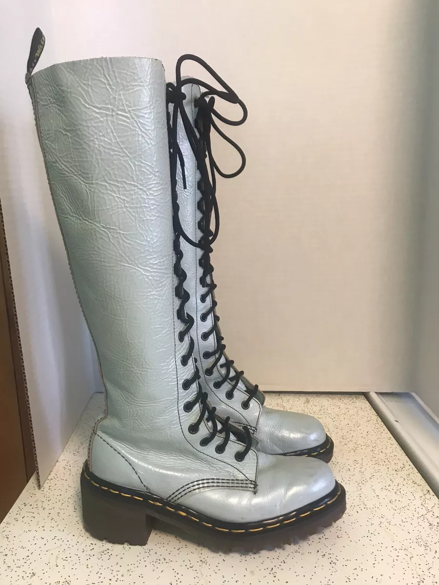Baby blue shop dr martens