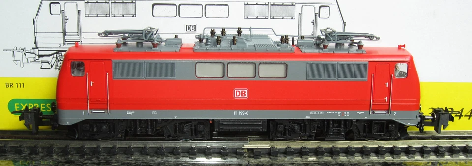 TRIX  EXPRESS 32244 DB-Reise- und Güterzuglok BR 111, OVP, TOP - Bild 4 von 4