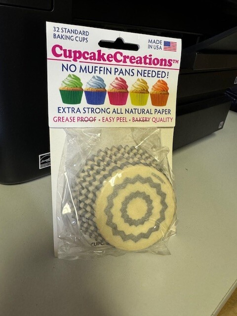 Cupcake Creations Silver & White Swirl No Muffin Pan Required 32 Baking Cups New-image