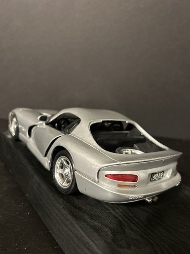 Maisto Special Edition 1996 Silver Dodge Viper GTS Die Cast 1:18 Silver - Foto 4 di 23