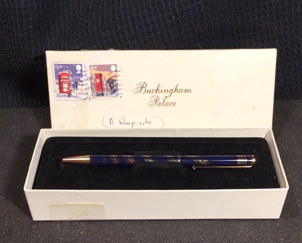 Buckingham Palace Royal Family Enamelled Pen W/Gold Plated Snake
