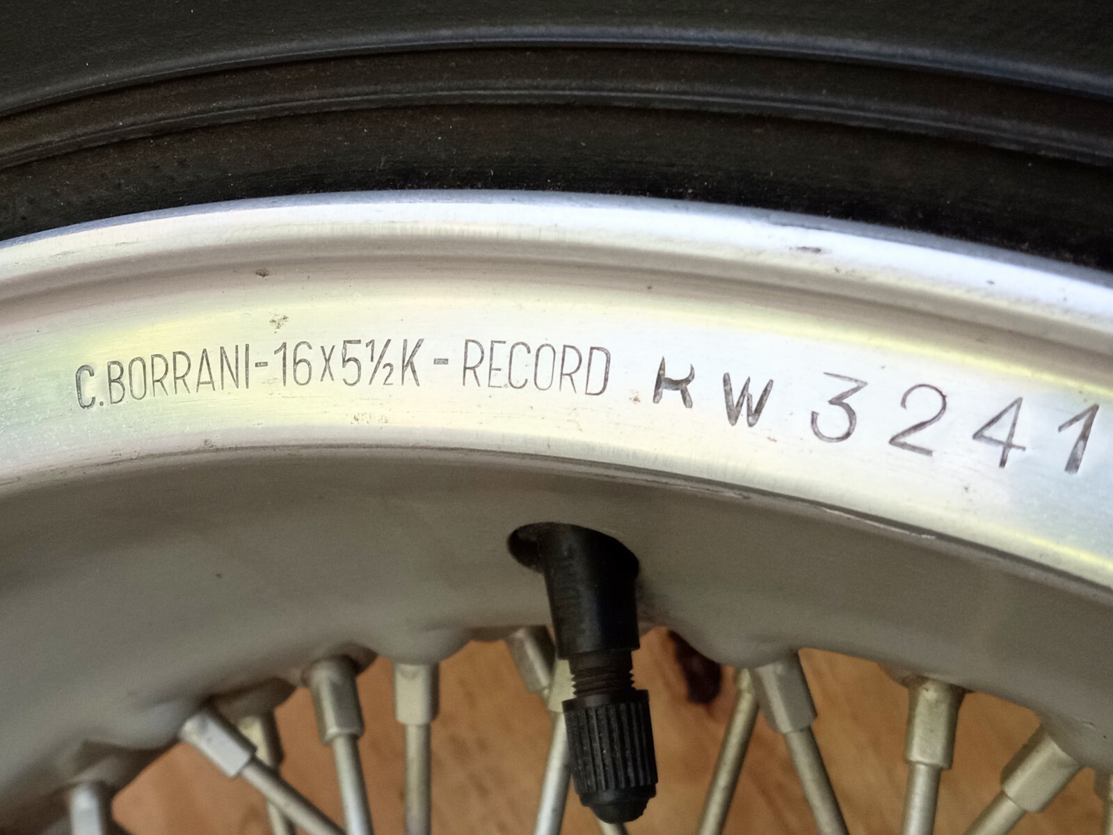Ferrari 410S Borrani Wire Wheels_42 Rudge Hubs_16X5.5_RW3241_55-56_Dunlop Tires