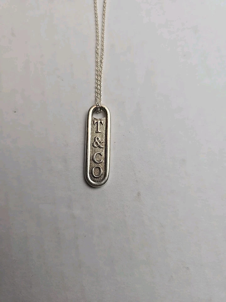 Colgante y collar vintage de plata esterlina T & Co con etiqueta de barra de Tiffany And Co Foto 2 de 4