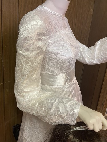 LIFE SIZE Terror Haunting Halloween Prop GEMMY HEADLESS BRIDE ANIMATED FIRST - Picture 6 of 15