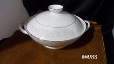  Round Lidded Vegetable Serving bowl,12.5" W X 6" H