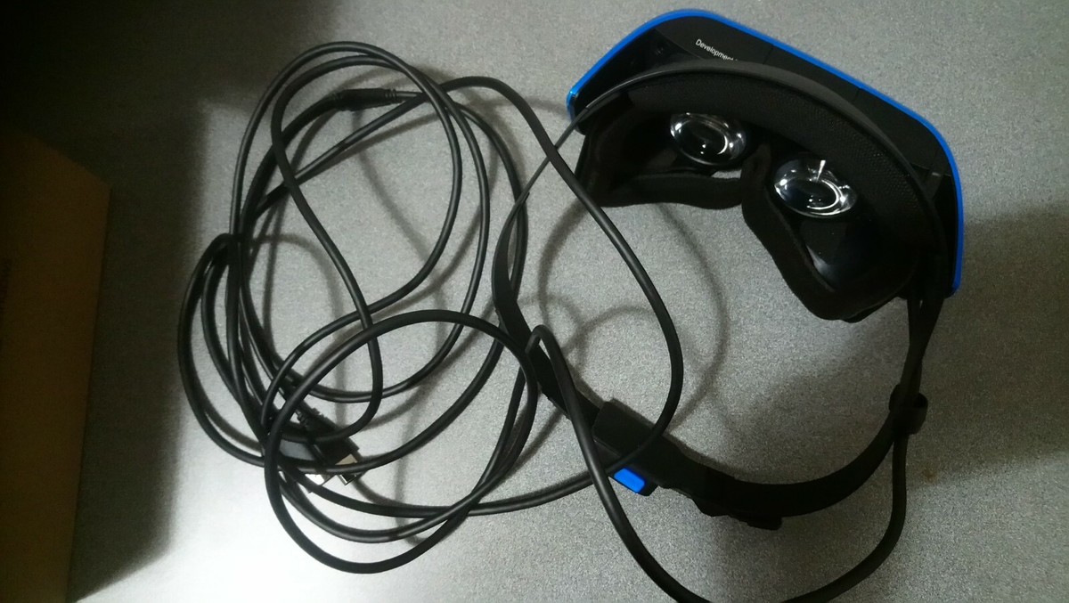 家電 VR AcerReality Windows Mixed  HMD(H7001) Review: Acer's $400 Windows VR Headset And Controllers