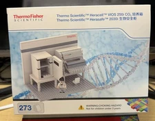 Thermo Fisher Scientific Gift- Biosafety Cabinet and Incubator Building Bricks