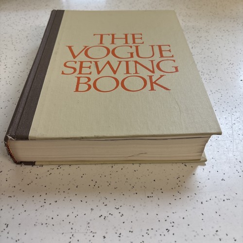 The Vogue Sewing Book Vintage 1973 2nd Edition Hardcover - Picture 2 of 9