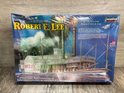 Lindberg 1/163 Mississippi Steamboat Robert E Lee Model dented box