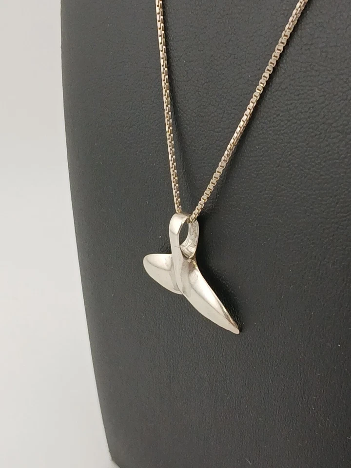 PLATA ESTERLINA 925 16" Caja Cadena Detalles Intrincados Cola de Ballenas Colgante Collar Foto 4 de 4