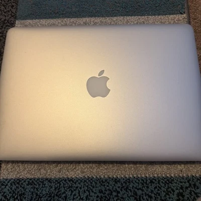 Apple MacBook Air 13" 2014 · i5 · 4GB · 256GB