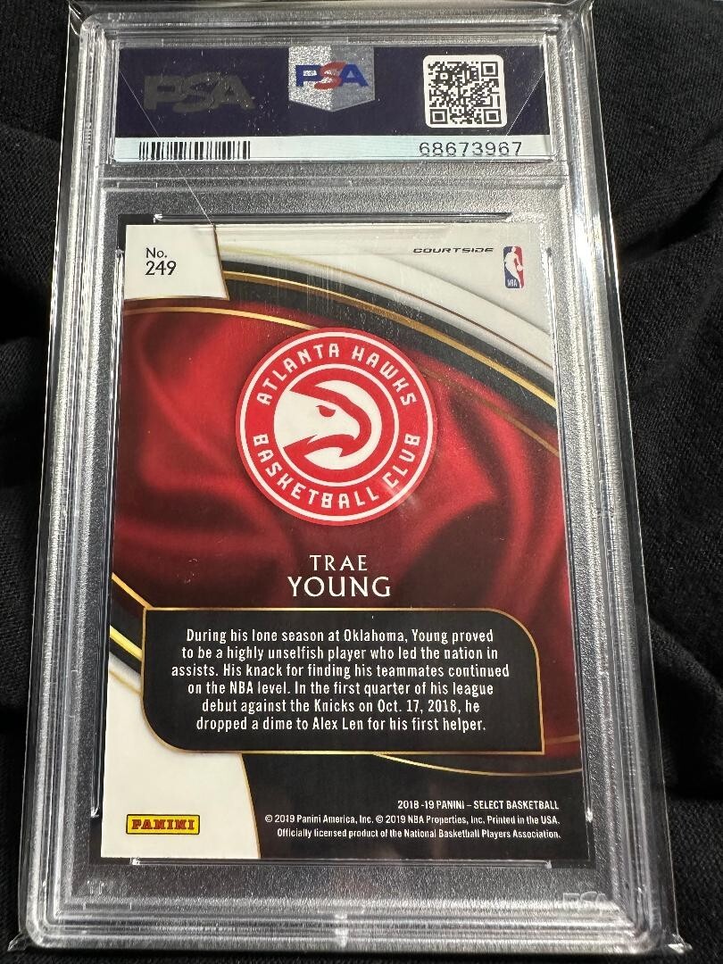 TRAE YOUNGのRC COURTSIDE 2018-19 Panini Select - Courtside #249 Trae Young (RC) PSA