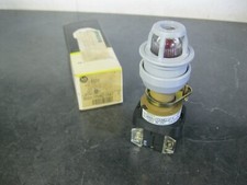 Allen Bradley 800H NEMA 7-9 Illuminated Red Push Button 3 pos push pull 120v