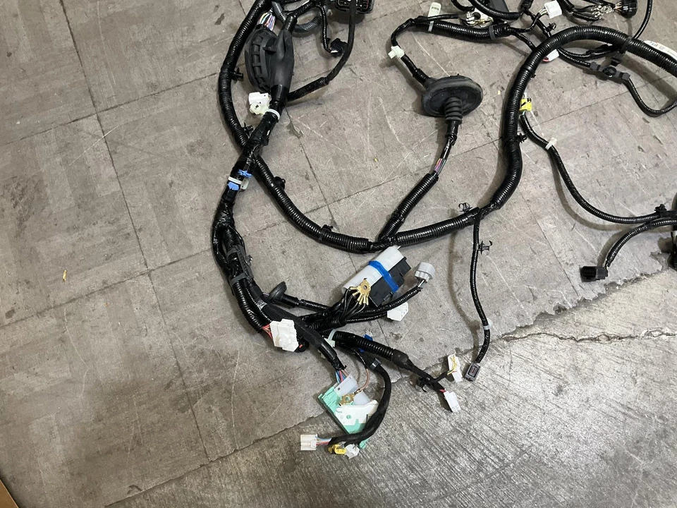 2023 Honda Accord Engine Fuse Box W/Harness Complete 3220a-30a-A001-A OEM Part — 第 2/4 张图片