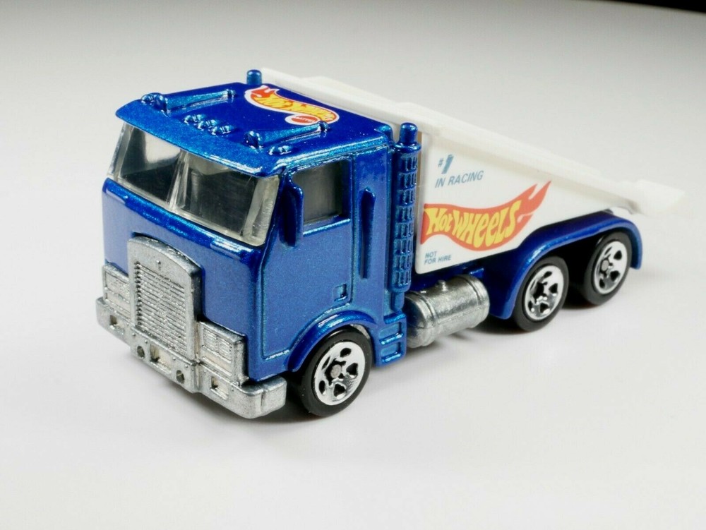Ramp Truck Race Team 1/64 Scale DIECAST COLLECTOR    Car 5sp Series 2 Blue