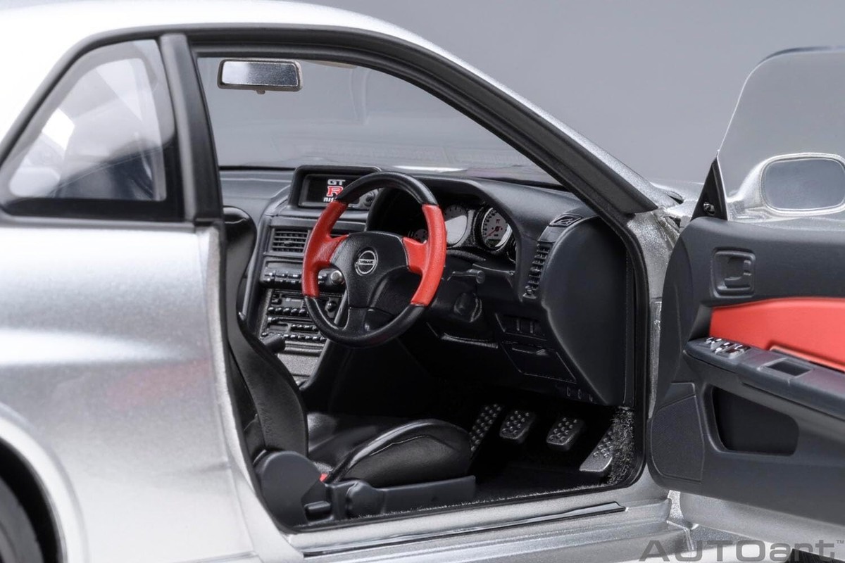 SKYLINE 内装パーツ 4点セット ブラック/シルバー AUTOart 1/18 NISSAN SKYLINE NISMO R34 GT-R Z-tune Z-tune 77461