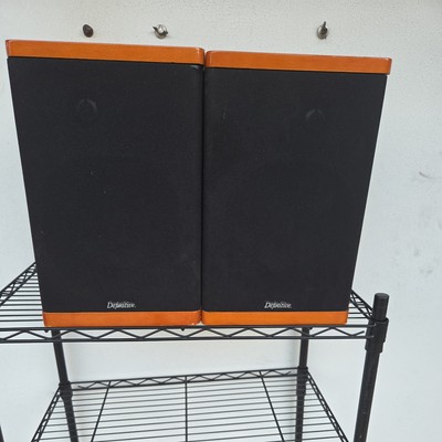 Definitive Technology Studio Monitor 450 Bookshelf Speakers. 