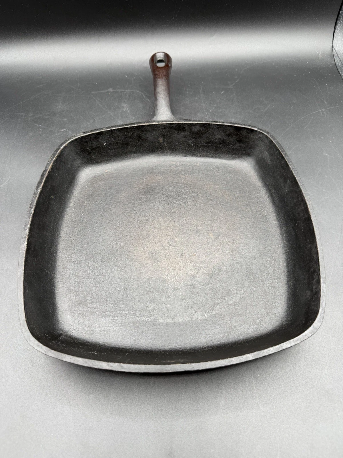 Vintage Cast Iron 12in Square Flat-Bottom Frying Pan Skillet, Uncoated