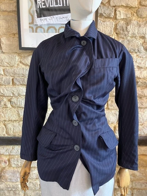 CHAQUETA CON CUERDAS ALCOHÓLICAS VINTAGE ETIQUETA DORADA VIVIENNE WESTWOOD PRE-AMADA TALLA 8 Foto 4 de 4