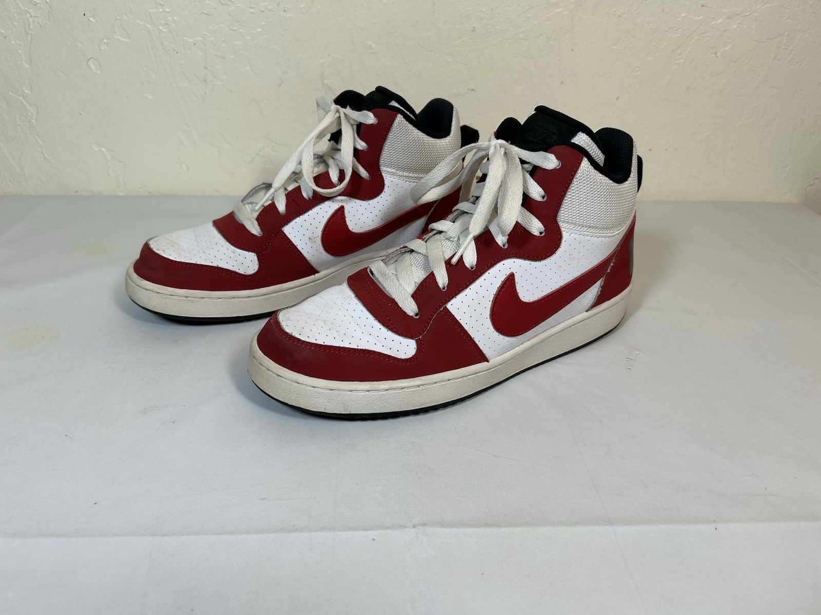 Nike Boys Court Borough Mid 2 839977-103 Red Basketball Shoes Sneakers Size 7Y