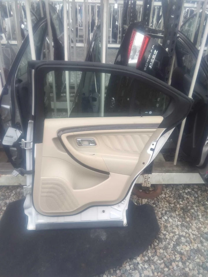 Used Rear Left Door Assembly Rear Side fits: 2018 Ford Taurus electric tinted Re Foto 2 de 4