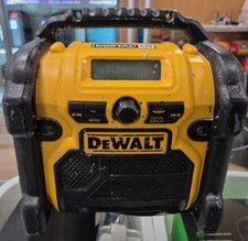DEWALT JOBSITE RADIO DIGITAL AM/FM 18V BATTERY AND MAINS POWER