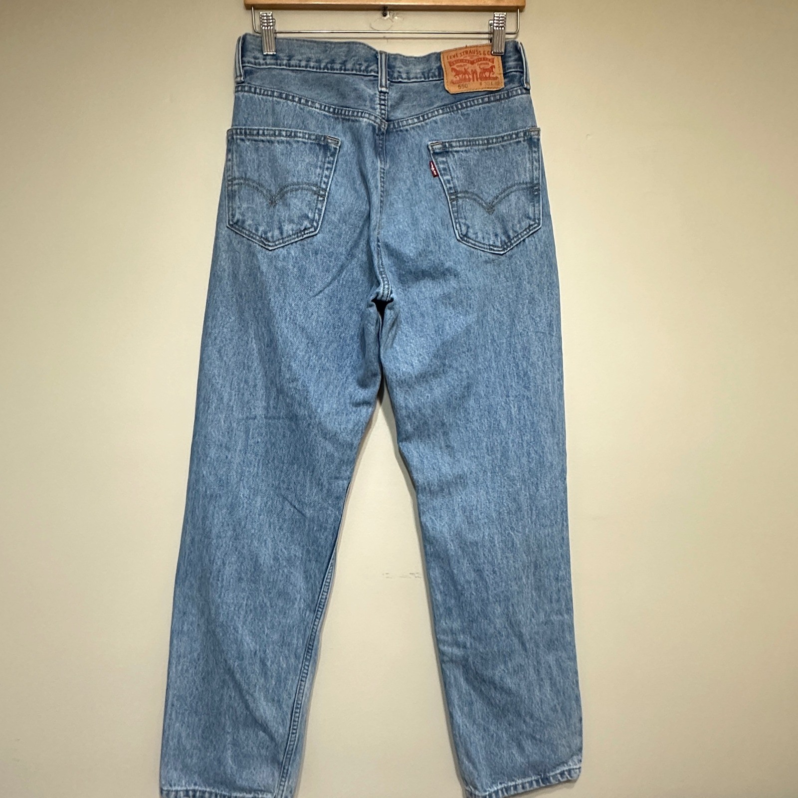 Levi's 550 Relaxed Fit Jeans Mens 30x31 Blue Denim Casual Medium Wash Weekend thumbnail 7