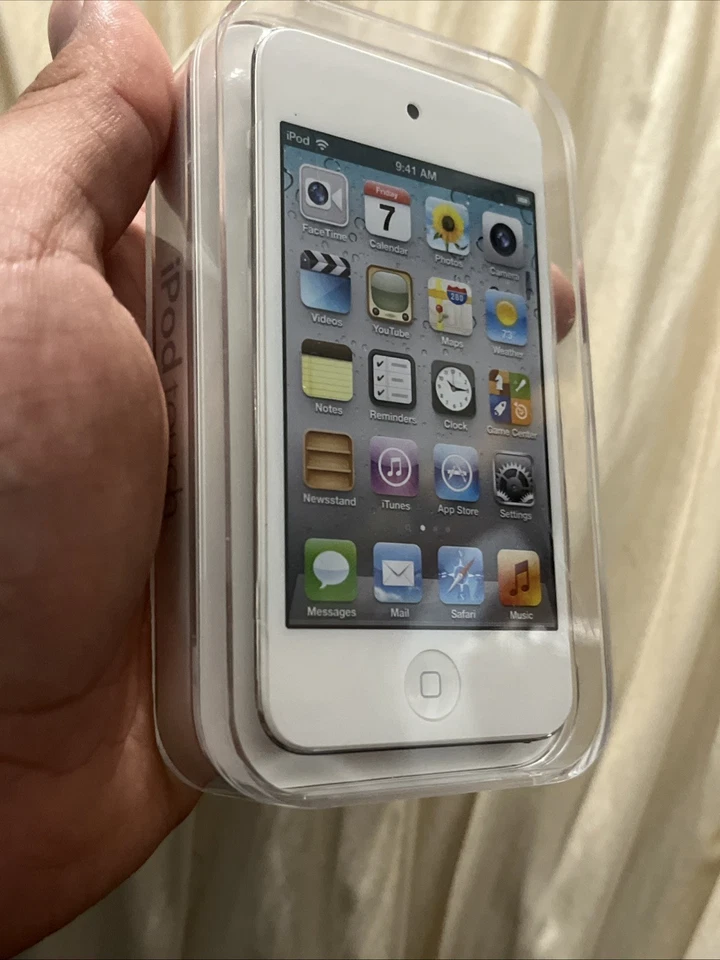 New iPod Touch 4th Gen 32GB 64GB Black White Fast Shipping 1 Year Warranty - Image 4 of 4