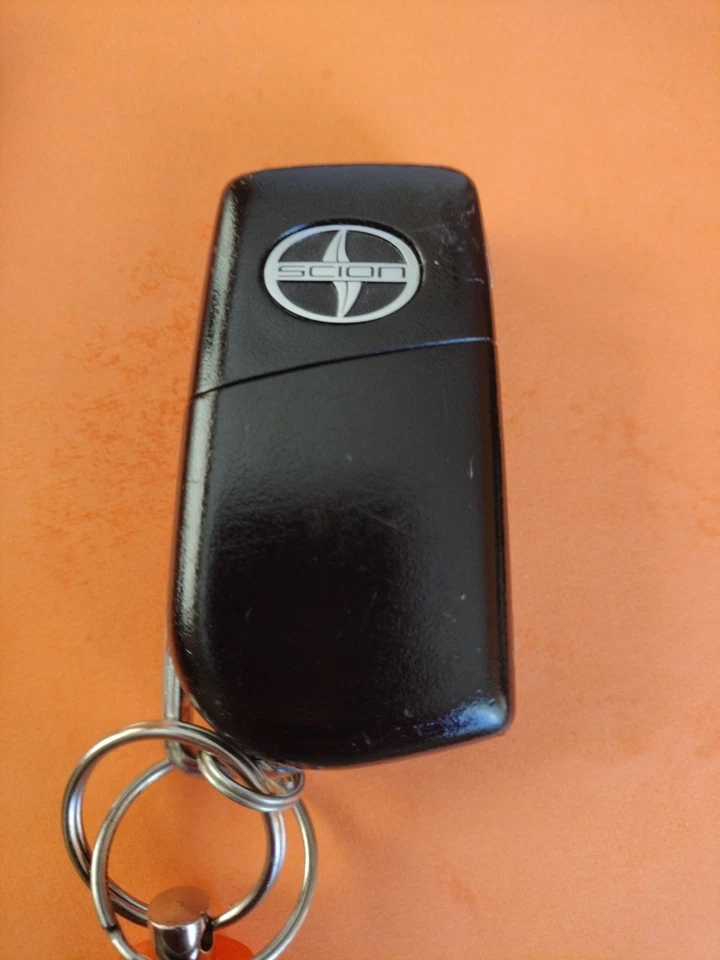 Mando a distancia Scion Flip Key 3 botones modelo 2000-2010, con llave de cabezal remoto. Foto 4 de 4