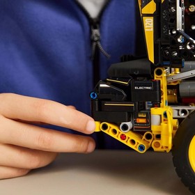 LEGO Technic 42127 The Batman Batmobile 2022 Movie Set Light Bricks Superhero