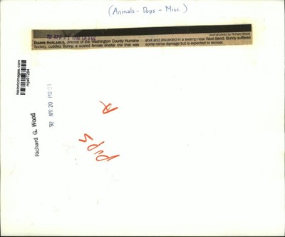 1992 Press Photo Dianne Horlamus Cuddles Dog at Washington County