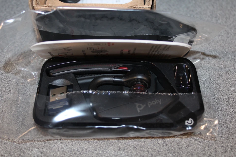 New Plantronics Poly Voyager 5200 UC Bluetooth Single-Ear Headset - Image 4 of 4