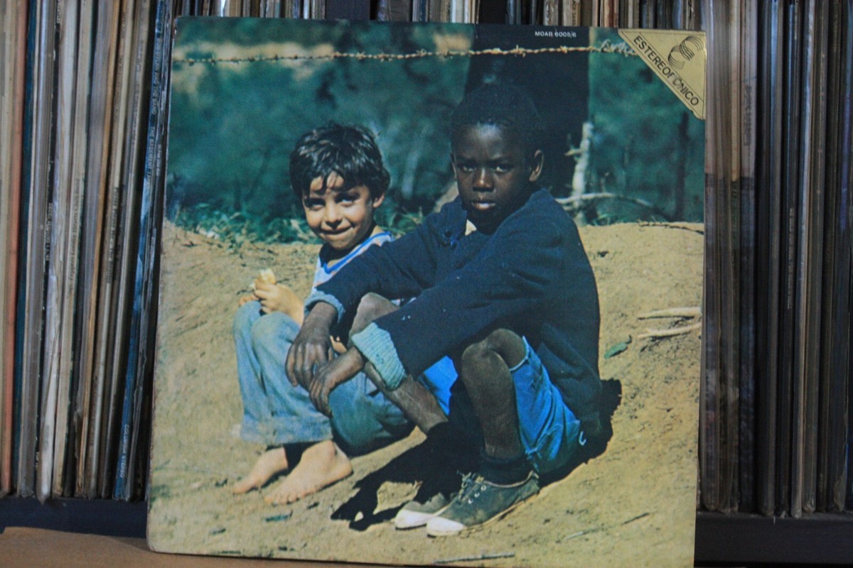 【新品未開封】【レコード】 Clube da Esquina Milton Nascimento - Clube Da Esquina - Amazon.com Music