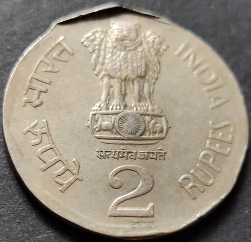 India Rs 2, Error Coin, 1998, Calcutta Mint, *BIG INDENT ERROR* Cu-Ni (D96) - Picture 2 of 2