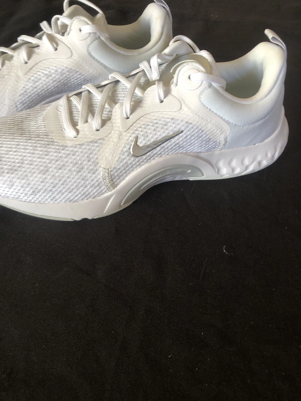 Scarpe da ginnastica Nike Comfort bianche nuove taglia 9