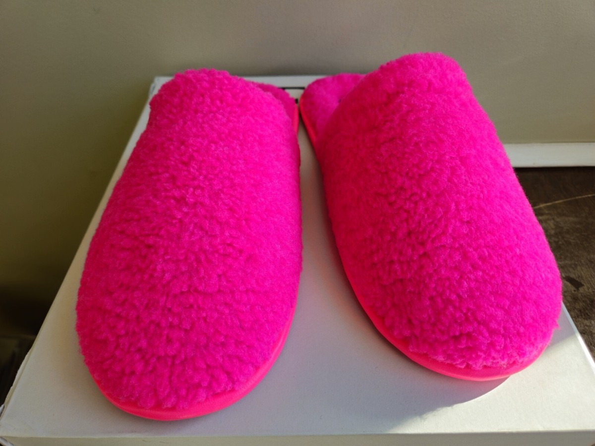 Pink Loewe men’s slippers LOEWE Fleece Slipper - Neon Pink | Garmentory main image 3