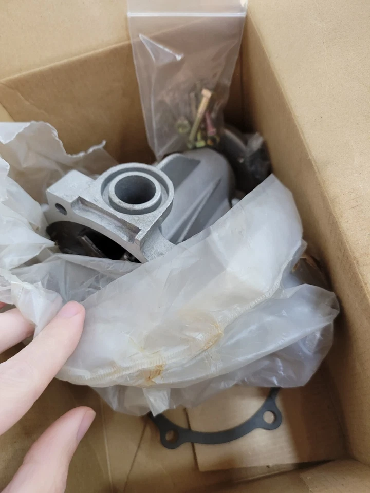 Bomba de agua del motor GMB 190-1030 para 80-85 Volvo 244 245 264 DL GLE NOS Foto 2 de 3