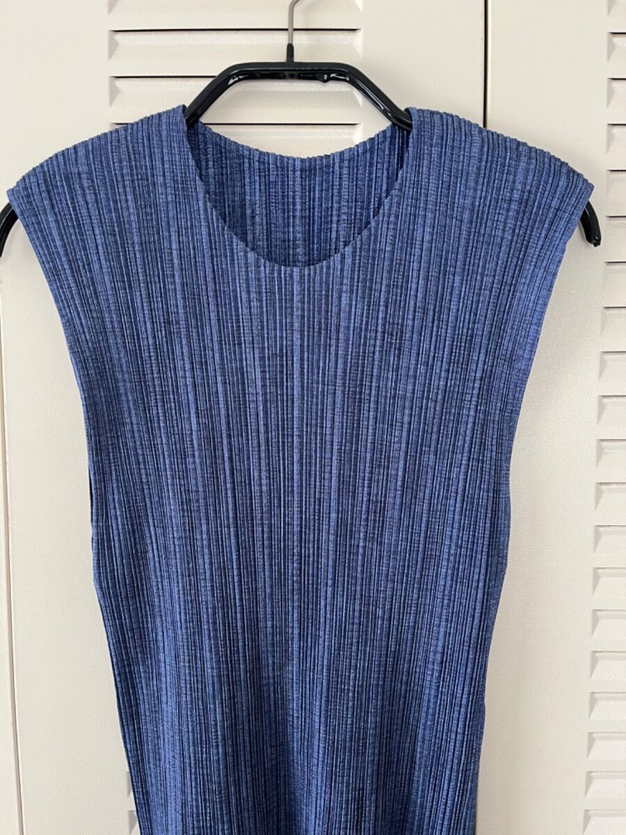 ISSEY MIYAKE Pleats Please Sleeveless Top Indigo Blue Size 3 ISSEY MIYAKE Pleats Please Sleeveless Top Indigo Blue Size 3
