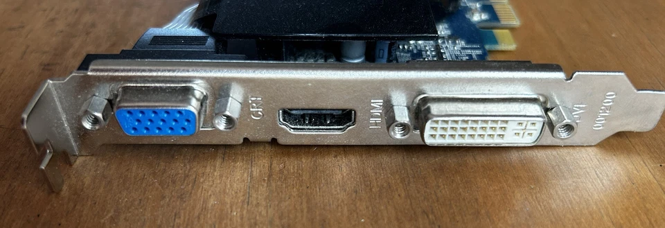 Radeon HD 5570 1GB DDR2 PCIe HDMI Graphics Card - Image 3 of 3