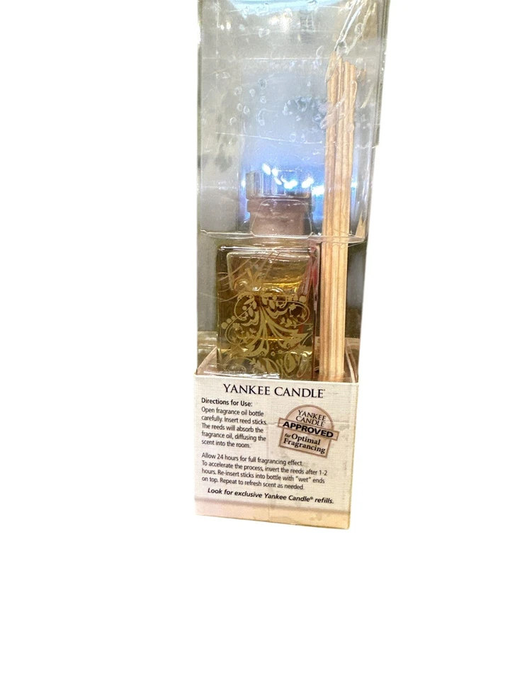 Yankee Candle 'VANILLA CUPCAKE' Reed Diffuser Oil -  1.2 oz NEW Rare Retired - Image 2 of 4