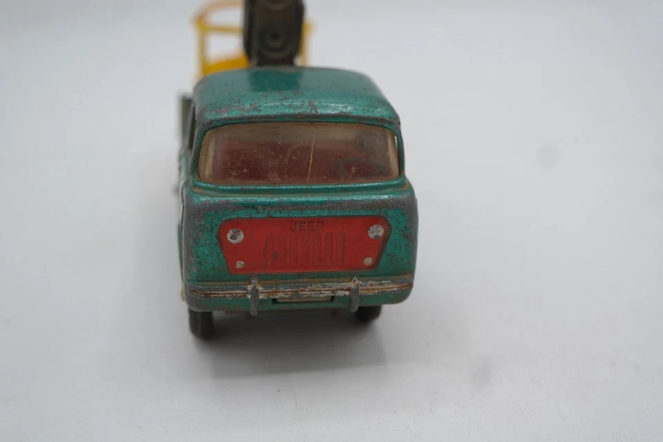 Vintage CORGI TOYS Jeep FC-150 Hydraulic Tower Wagon Green 'Barn Find' Used - Image 4 of 4
