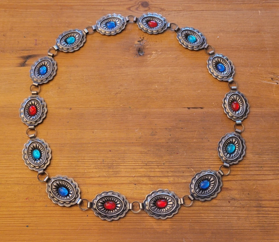 Cinturón Concho Western Estampado Gris Niquelado 36 pulgadas con Piedras de Vidrio Multicolor Foto 2 de 4