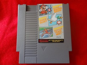 Vintage Nintendo NES Action Set Console Boxed Zapper 2 Controllers + Literature