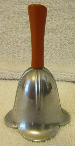 Campanella da pranzo Art Deco Chase cromata Floriform con manico in bachelite Butterscotch - Foto 3 di 6