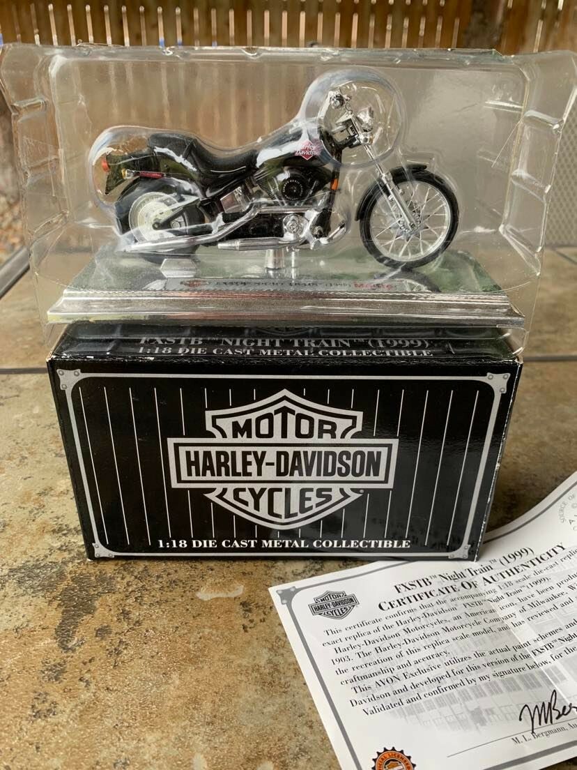 激レア VINTAGE / HarleyDavidson MA-1 Vintage 1999 Avon Harley Davidson FXSTB Night Train Die Cast