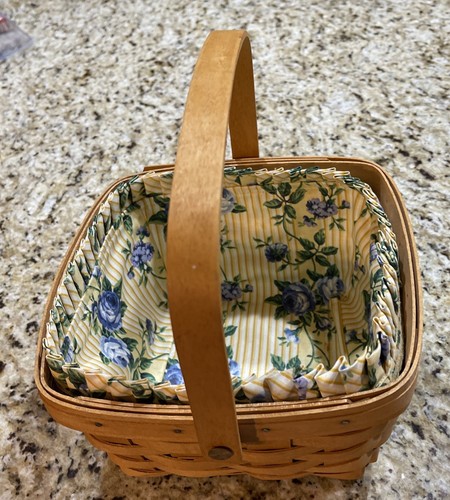 Longaberger Medium Berry Basket. Swing handle. With Trellis Rose Liner. 1995 - Picture 3 of 4